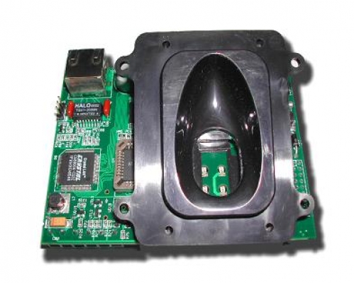 Futronic FS84 é um Módulo de Autenticação Ethernet (eFAM) que combina um leitor de impressão digital e motor de reconhecimento em um único dispositivo