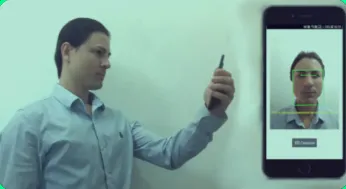 A imagem do usuário é registrada com alta definição, garantindo detalhes essenciais para a análise